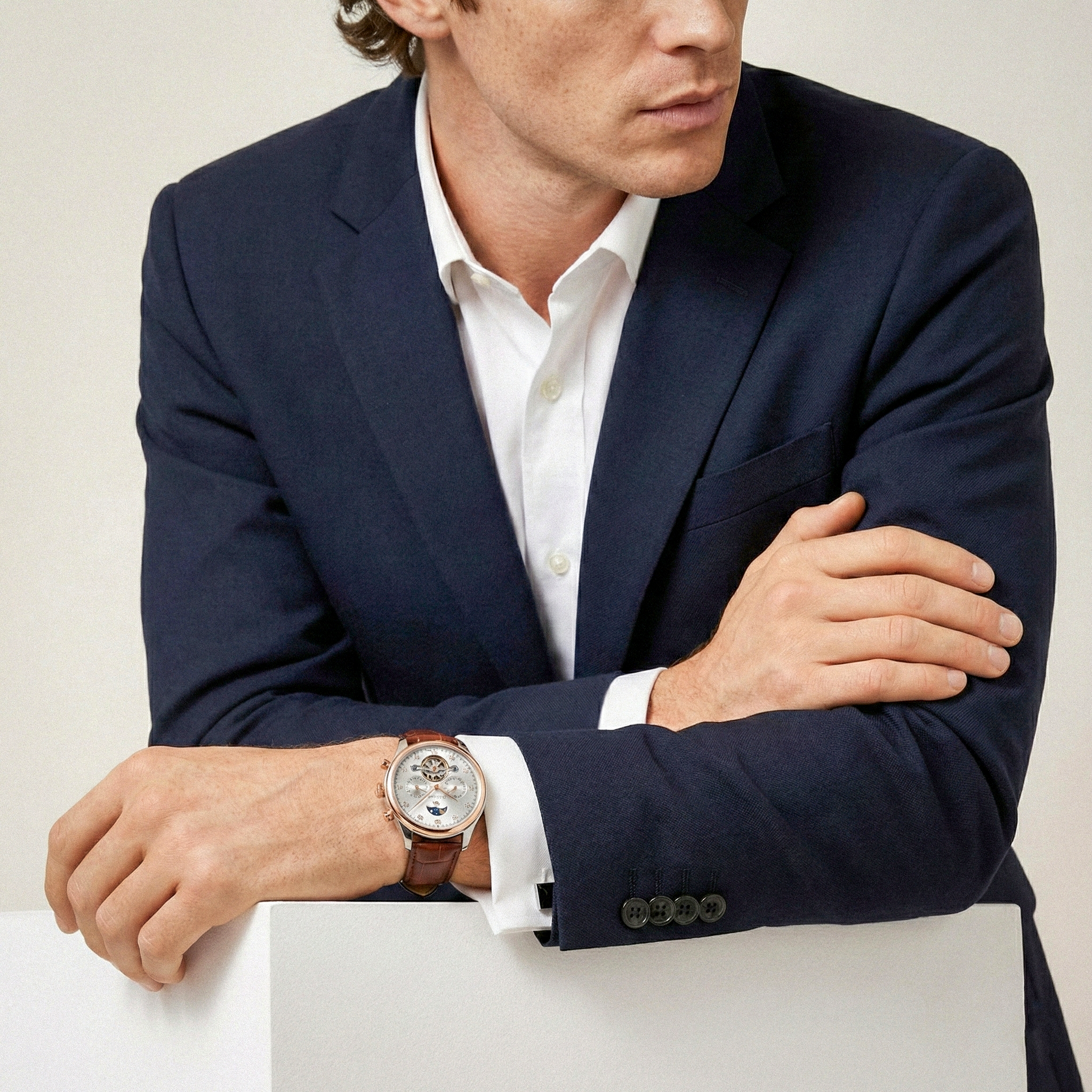 Etrie Elegant Mechanical Watch with leather strap