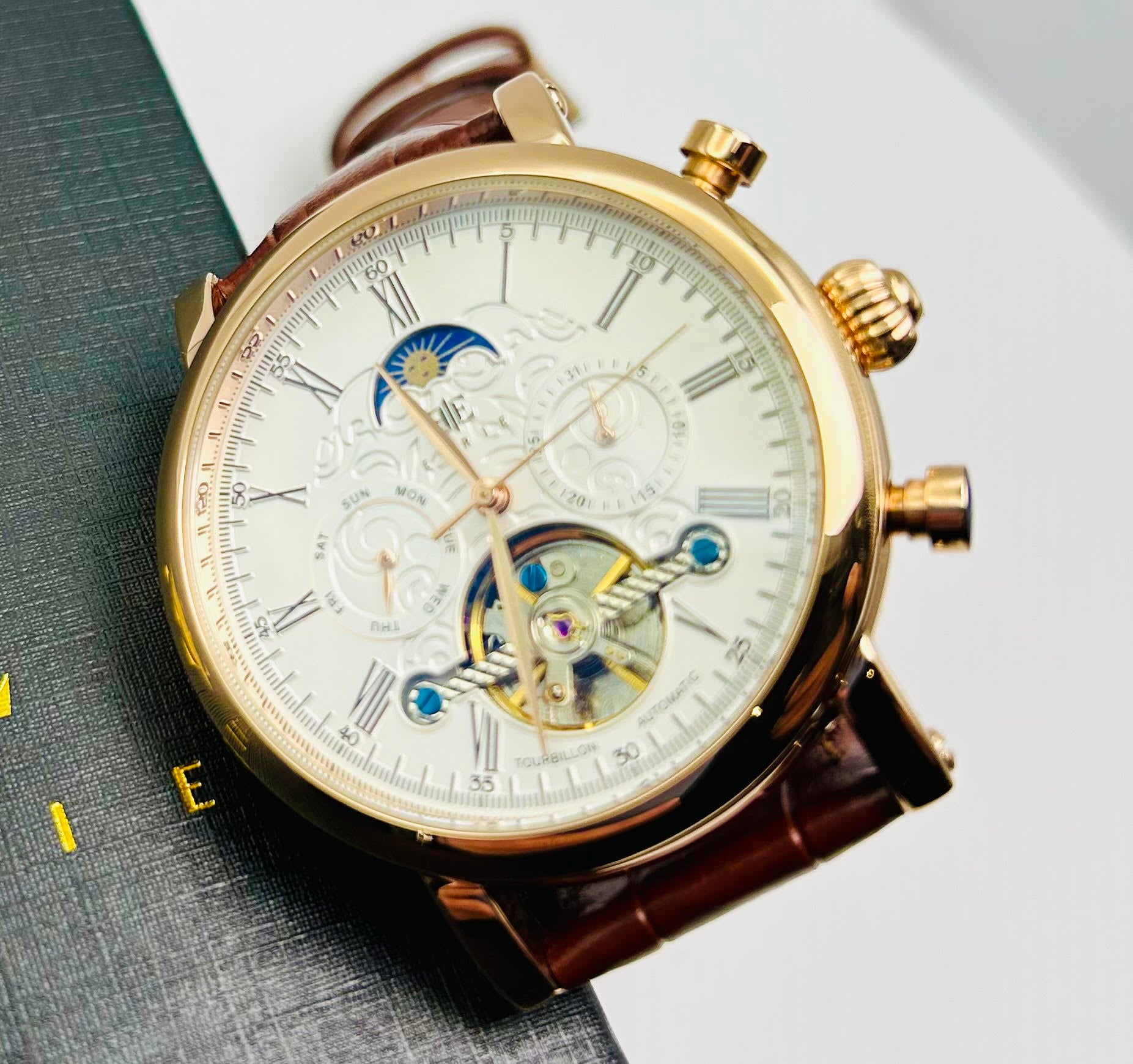 Etrie Luxurious Men's Mechanical Watch with Leather Strap